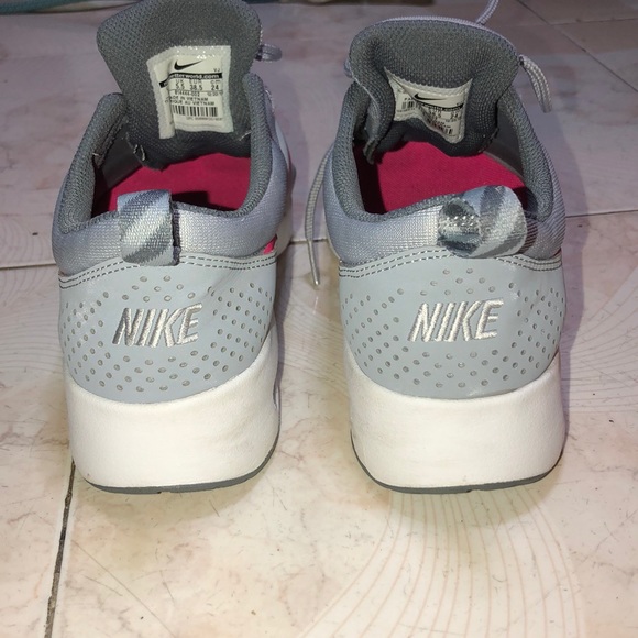 Nike - Picture 3 of 7